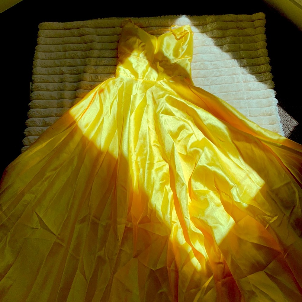 Yellow strapless prom dress